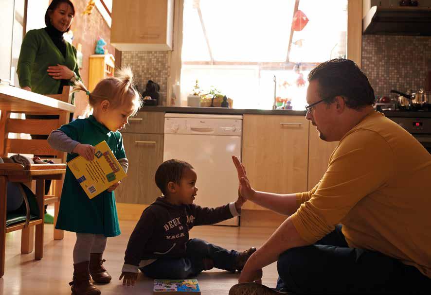 Samenwerken met anderen Je hebt een dorp nodig om een kind op te voeden Het Afrikaans spreekwoord je hebt een dorp nodig om een kind op te voeden geeft goed weer dat een hele gemeenschap