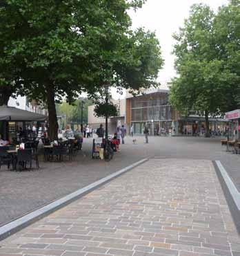 Flujasplein Het brede gebied van de Vleesstraat, in de volksmond het Vleesplein, vormt dé entree naar het centrum van Venlo. In vroeger eeuwen bevond zich hier de Roermondse poort in de stadsmuur.