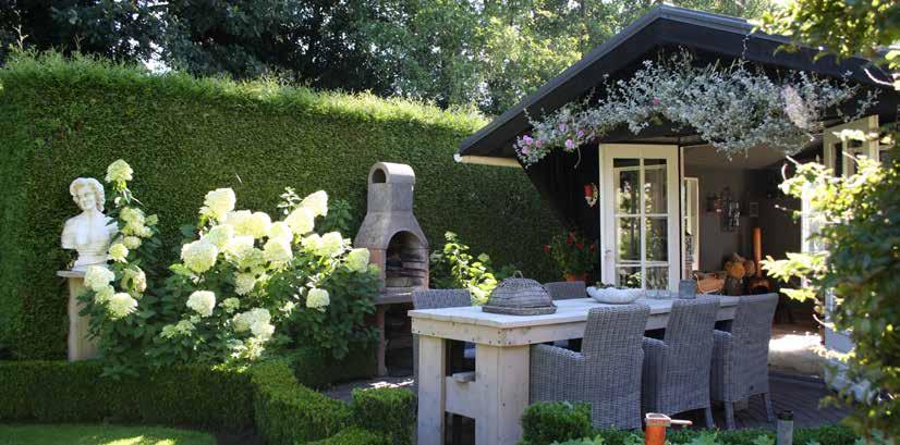 tuin De tuin is prachtig aangelegd, een lust voor het oog! Aan alles is te zien dat er veel zorg en aandacht aan deze tuin is besteed.