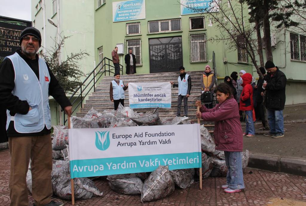 3.6 Noodhulp Stichting Europe Aid Foundation Avrupa Yardim Vakfi voorziet in de eerste levensbehoeften na een humanitaire ramp of