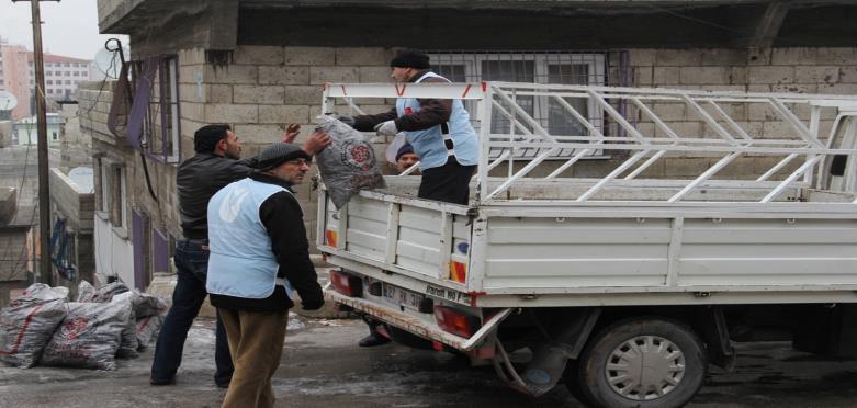 2 Missie & Visie Missie Stichting Europe Aid Foundation / Avrupa Yardim Vakfi is een internationale humanitaire hulporganisatie, die zich wereldwijd inzet om de levensomstandigheden van kansarmen te