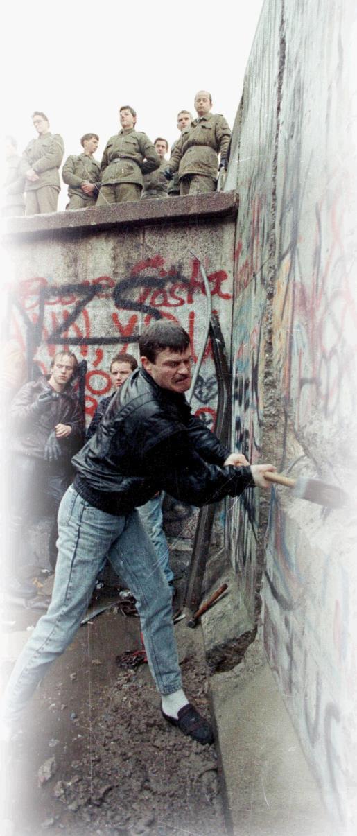 Korte historie uitbreiding EU naar Centraal- en Oost-Europa 1989 1992 1998 2002 2004 Val Berlijnse Muur einde Communisme Criteria bepaald voor toetreding EU: democratie en onfhankelijke rechtspraak
