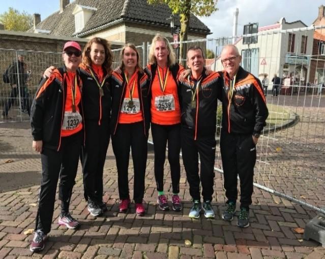 Zondag 29 oktober te Etten-Leur: Marathon van Oers Wederom een teambuildingdag van ZBSD in vorm van hardloopwedstrijd. Allen, 6 personen, opgegeven voor 5 km.
