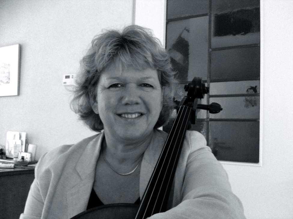 Miriam Kroeze Miriam Kroeze (1960) studeerde Schoolmuziek aan het Twents Conservatorium in Enschede. Na haar diploma, in 1983, werd ze muziekdocent in het voortgezet onderwijs.