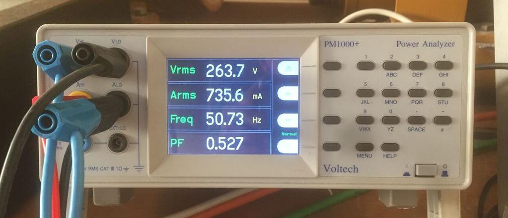 2.1.6. Voltech PM1000+ De Voltech PM1000+ is een power analyzer 8. De frequentieregelaar van de asynchrone motor heeft slechts een enkele analoge uitgang.