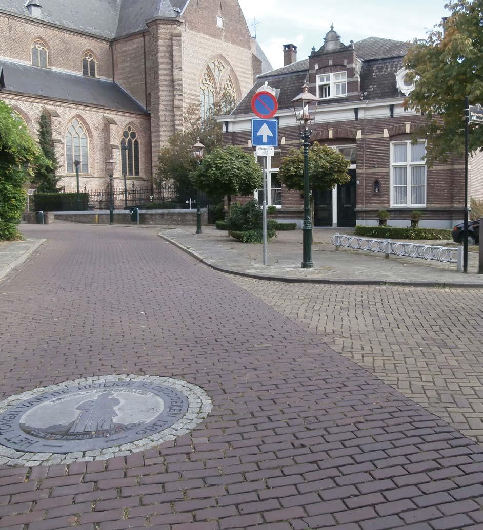 Clarissenstraat en Oude Kerkstraat Clarissenstraat Gebruik: fietsers, voetgangers en gemotoriseerd