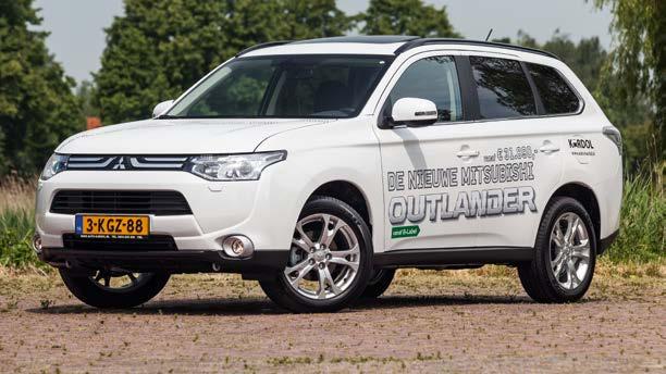 Mitsubishi Outlander Dealer: Garagebedrijf Kardol Afgevaardigde tijdens testdag: Kees Kardol Arjan Van den Kieboom: Een fijne stevige auto met goed rijgedrag.