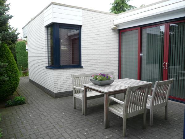 Bijzonderheden Bouwjaar 1995/1996 Inhoud 700 m³ Perceelsoppervlakte 489 m² Woonoppervlakte woning circa 190 m² De woning is voorzien van aluminium