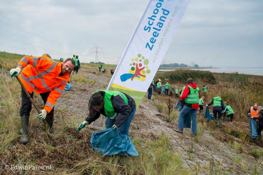 Participatie en samenwerking Schone Schelde Veel touw, plastic, een wasrek, een skelet van een schaap, een autobumper, een snoeischaar, autobanden en zelfs een kussen met ik hou van jou erop.