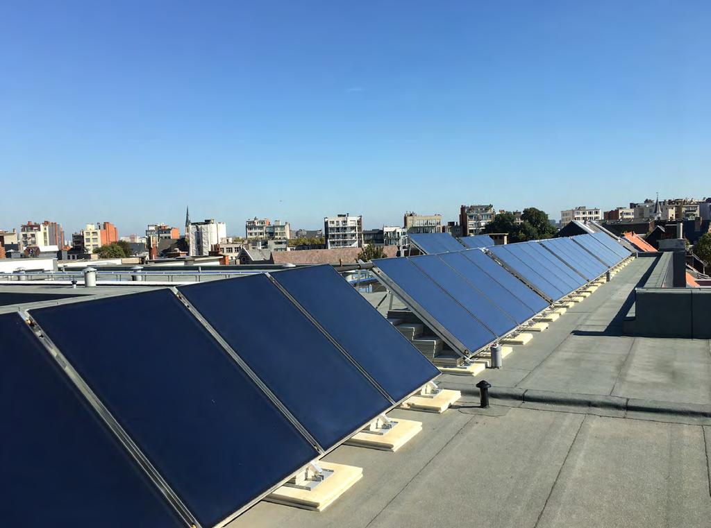 Er is een bepaalde hoeveelheid dakoppervlakte beschikbaar en deze wordt veelal óf met zonnecollectoren óf met PV-panelen gevuld. Beide technieken worden echter anders gestimuleerd en gesubsidieerd.