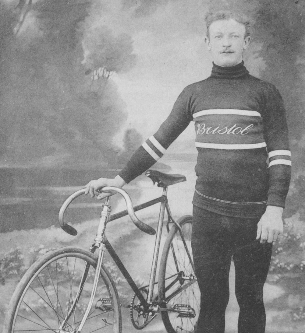 1 Op Velo Bristol Expo en boek Ooit stond er in Mol een fietsenfabriek. Hier maakten de gebroeders Huysmans gewone fietsen en koersvelo s.