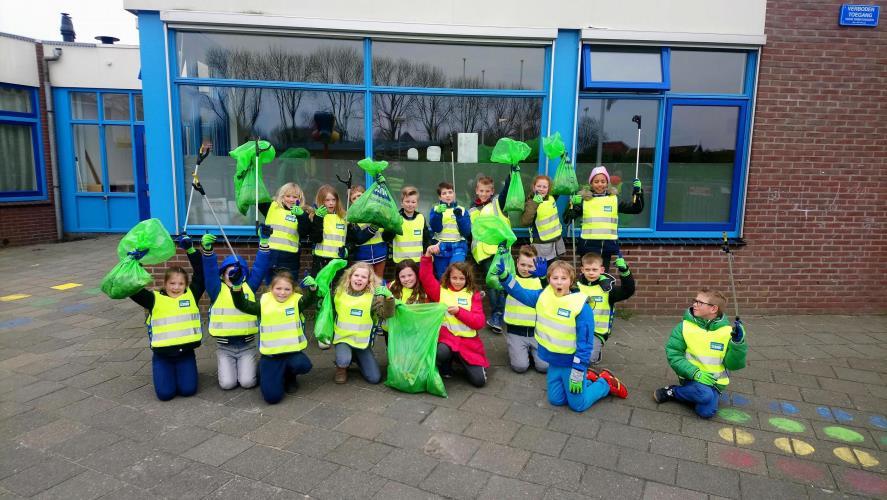 Gefeliciteerd! Groepen 1/2: Pannenkoeken eten bij de kleuters Groepen 3/4: Rekenwinkel Heeft u de winkel al gezien?