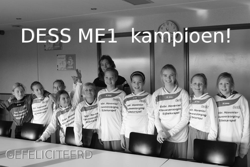 DESS ME1 KAMPIOEN!!!! Omdat tot nu toe alle wedstrijden gewonnen zijn, was het vorige week zaterdag zover: de kampioenswedstrijd thuis tegen de Blokkers.