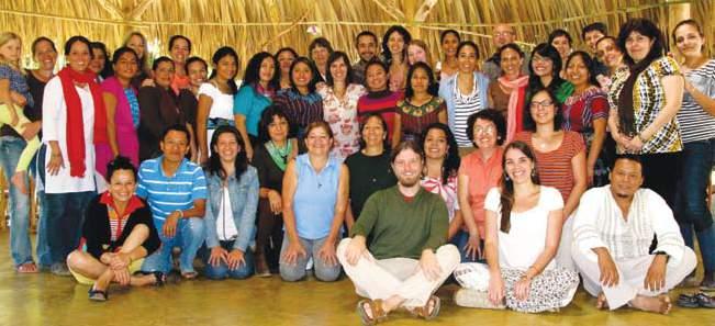latijns amerika Cursisten van lerarenopleiding in Guatamala guatamala Poppen maken Dit jaar was het de beurt aan Escuela Caracol in Guatamala om de vijfde conferentie voor kleuterleerkrachten te