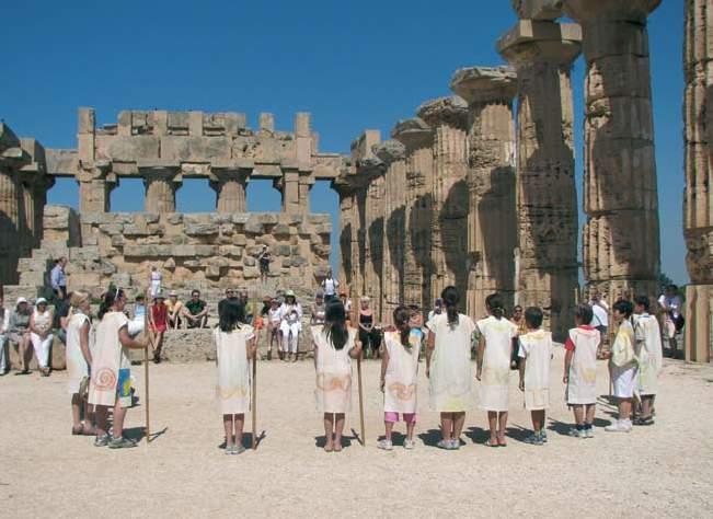 Toneeluitvoering vrijeschool Palermo in antiek theater italië Reis naar Sicilië! Er zijn ontelbare redenen om Sicilië als vakantiebestemming te kiezen.