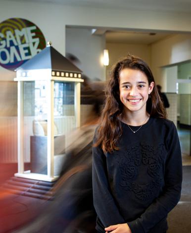 Culturele projecten Leerlingen in de bovenbouw gaan voor het vak CKV (Culturele en Kunstzinnige Vorming) of KCV (Klassieke Culturele Vorming) naar theatervoorstellingen, workshops en