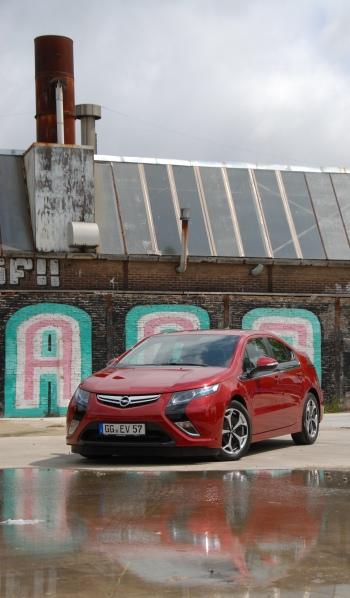 produceren, is bij de Ampera geheel afwezig. Een aantal voorzieningen uit Opels eigen Insignia ontbreekt op de Ampera.