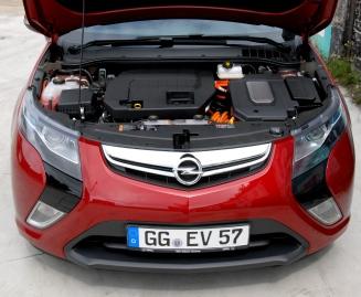 Specificaties Opel Ampera Executive Maten en gewichten Lengte x breedte x hoogte Wielbasis 450 x 179 x 144 cm 269 cm Gewicht Aanhanger Aanhanger geremd 1.