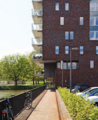 1 De dwarse plaatsing van de toren maximaliseert de oriënta e van alle woningen op de zonnige en geluidsluwe zuidzijde, met uitzicht over de waterpar j en het karakteris eke silhouet van de se