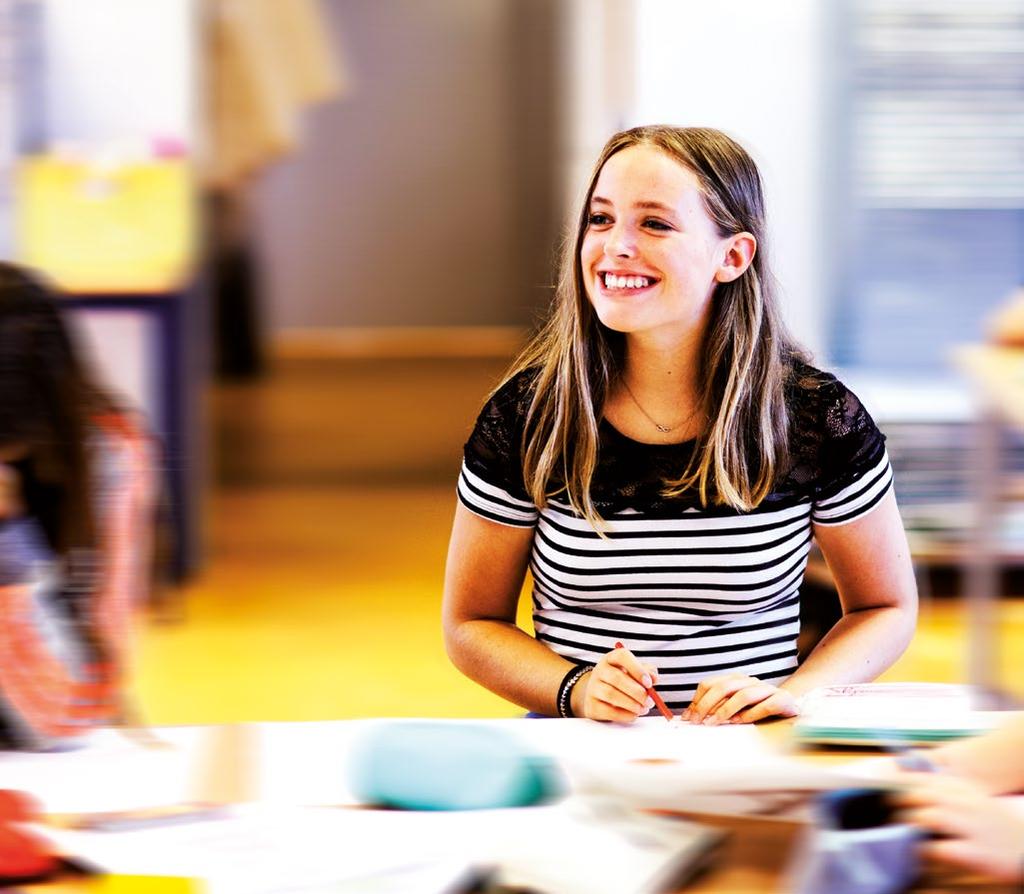 SAMEN LEREN, SAMEN LEVEN! Een nieuwe school, heel anders dan de basisschool. Veel verschillende docenten. Andere vakken. Krijg je al de kriebels in je buik? Niet nodig hoor.