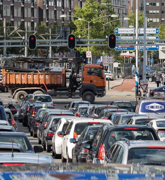 Verkeerszones: Maasvlakte, Centrum en s-gravendijkwal Verkeer draagt in het stedelijk gebied van Rotterdam voor 50% bij aan roet in de lucht.