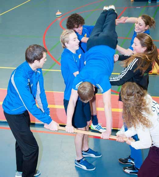 Ook leer je sporters hoe zij het best klachtenvrij kunnen sporten.