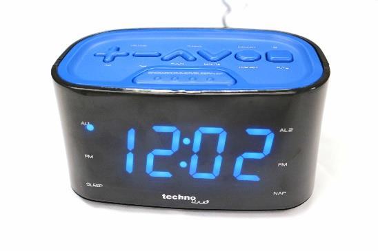 020002113 Wekkerradio blauw display. LED s 3 x 1,5 cm.