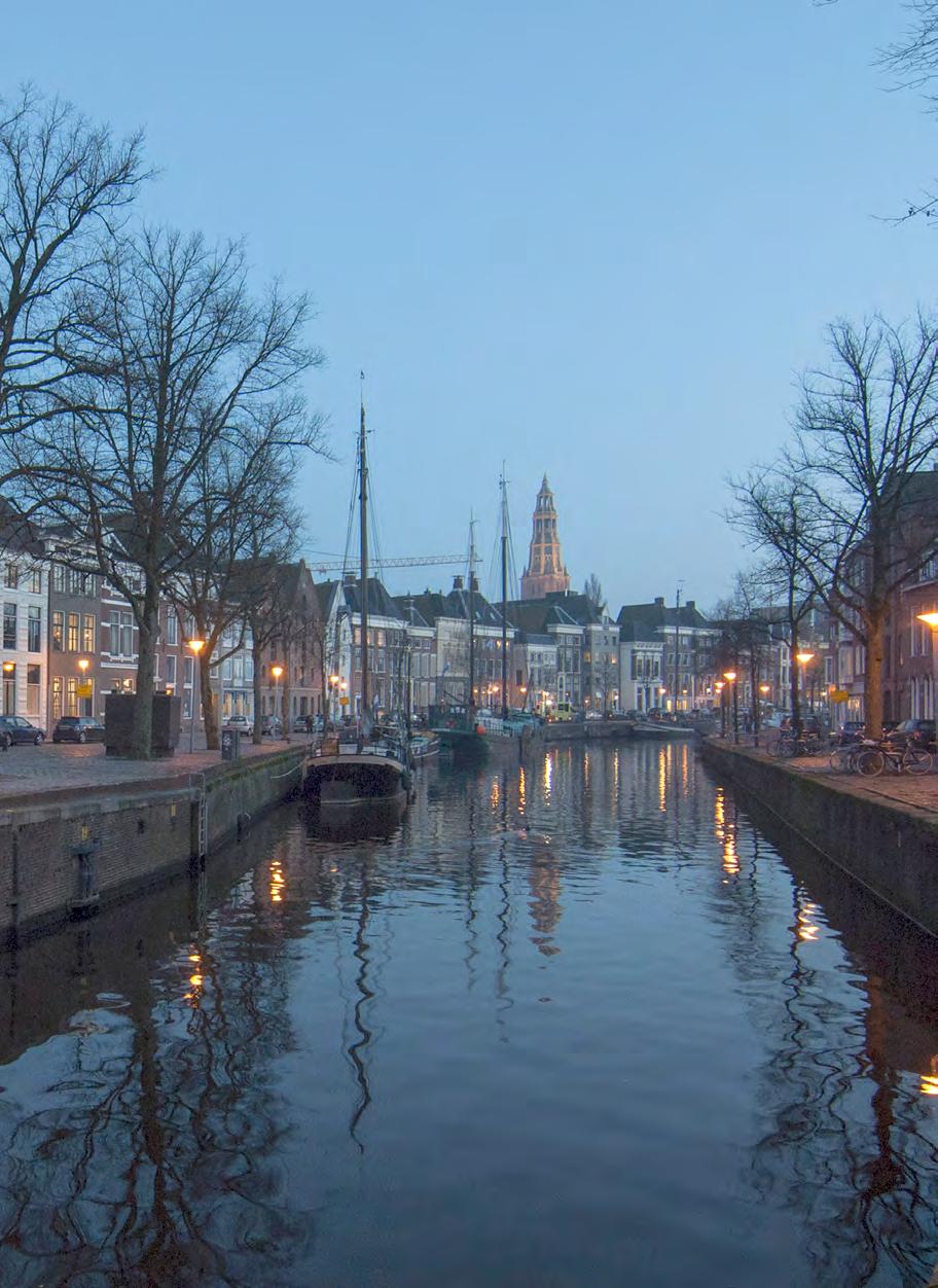 DEEL 3.2 BESCHERMDE STADSGEZICHTEN: 1. BINNENSTAD ONTWIKKELINGSSCHETS Groningen is ontstaan op de noordelijkste punt van de Hondsrug, tussen de rivieren de A en de Hunze.