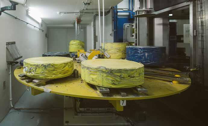 HET BEHEER VAN RADIOACTI EF AFVAL IN UW REGIO In Dessel wordt radioactief afval verwerkt en opgeslagen, en in Mol draait het onderzoek in het ondergrondse lab op volle toeren.