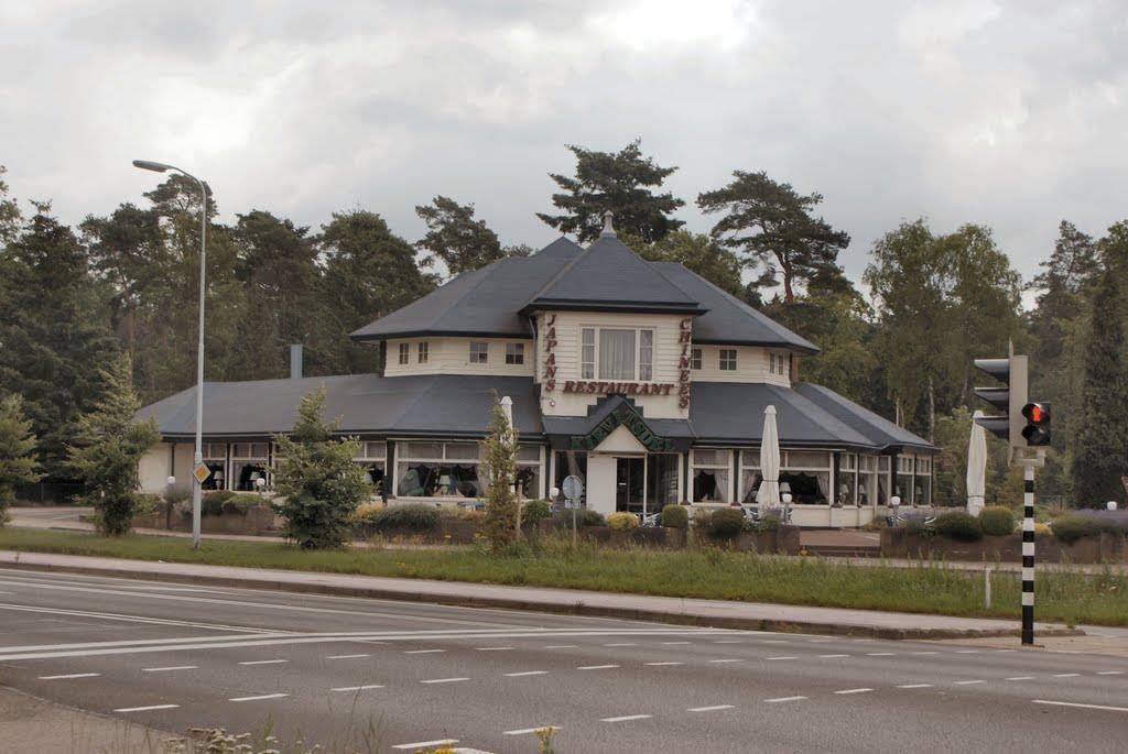 Nadat we bij Rhenen de Rijn weer zijn overgestoken rijden we door het Bennekoms Binnenveld en langs de fraaie, lommerrijk gelegen, villa s in Wageningen Hoog het laatste stuk naar 80 Restaurant