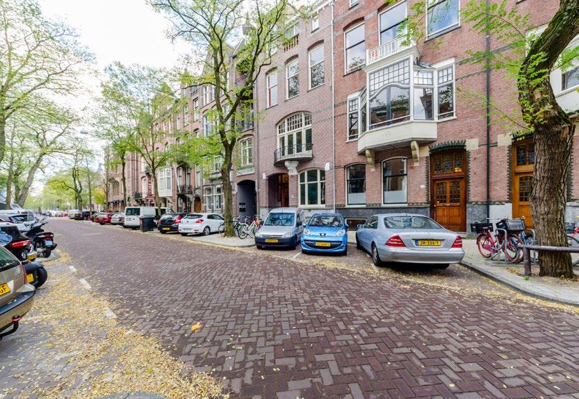 Op een TOP locatie in Amsterdam Zuid is een groots herenhuis te koop. Het herenhuis met een ruime tuin op het zuiden bestaat uit 4 verdiepingen en een souterrain, totaal ruim 500 m² woonoppervlakte.