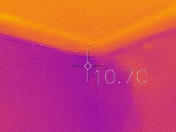De oppervlakte temperatuur aan de binnenzijde van de buitenmuur bedroeg 10.7 C.