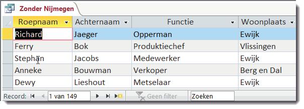 Access 2016 Je maakt een query waarmee je zoekt naar de personeelsleden die in niet in Nijmegen wonen. Je gebruikt de operator NOT. Opdracht 7.