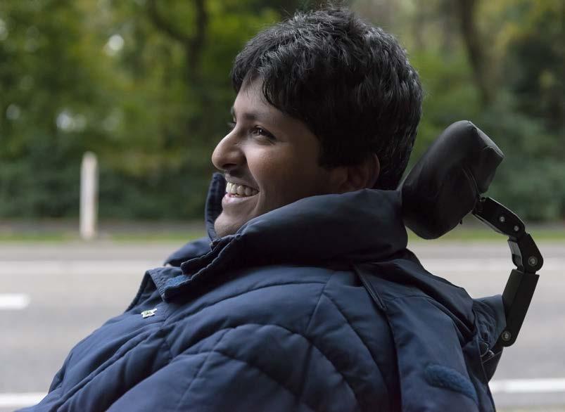 Leven met een chronische aandoening of beperking: op eigen benen Op eigen benen door Ajay Thakshinamoorthy Ik mag dan in een rolstoel zitten, toch wil ik op eigen benen komen te staan.