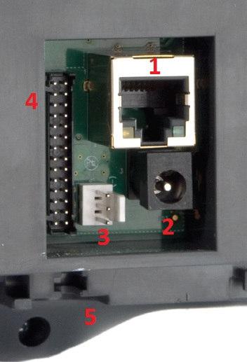 4 Aansluitschema Achter op de lezer zitten de volgende aansluitingen: 1. Ethernet, standaard netwerkaansluiting 2. Voeding 12V min. 1A 3. Voeding 12V min. 1A via bijgeleverde kabel (rood/zwart) 4.