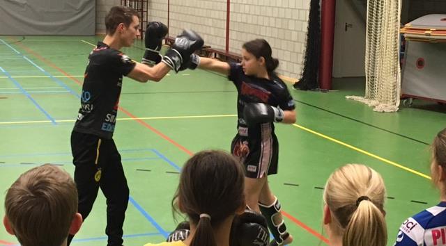 Daarnaast wordt er ook aandacht besteed aan discipline en respect hebben voor de sport maar vooral ook je tegenstander. Al met al een hele leuke en vooral actieve clinic.