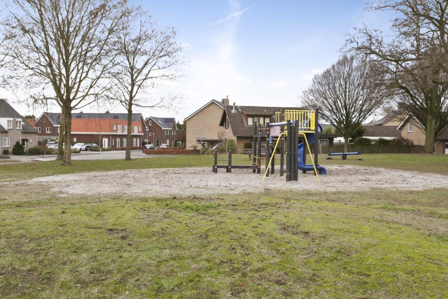 AANVULLENDE INFORMATIE - Deze woning werd gebouwd omstreeks 1978. In 2016 werd de overkapping gerealiseerd. - De keukeninrichting werd in 2010 geplaatst. - De woning is voorzien van dubbele beglazing.