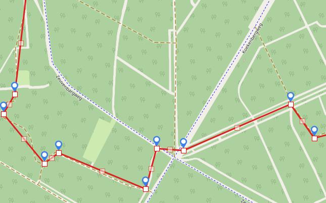 Zie trajectkaart: Pad volgen en op de Y LA voor het bankje langs en dan RA (lichtblauw paaltje) Op de kruising vlak voordat u bij het fietspad bent LA. Volgende fietspad oversteken en RD.