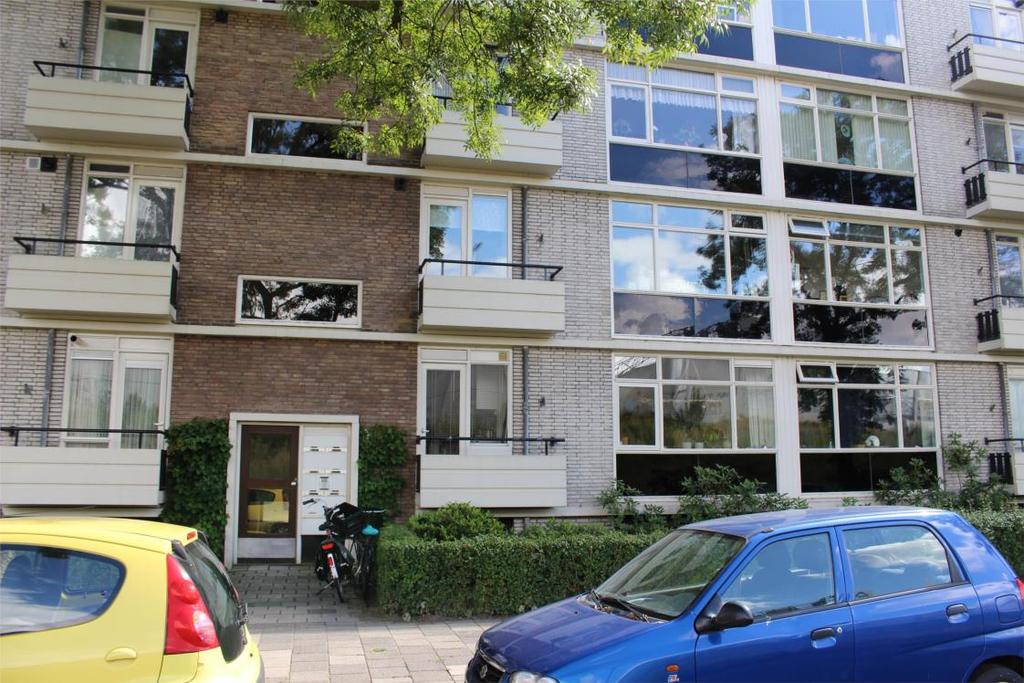 Omschrijving Mooi, licht portiekappartement in een rustige wijk met een oppervlakte van 70 m2. Het appartement, gelegen in de wijk Corpus den Hoorn, beschikt over een royale berging.