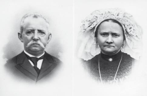 Jo en haar gezinsleden zoeken tijdens Gezin Johannes Prinsen Johannes Adrianus Prinsen (bierbrouwer) en echtgenote Anna Maria van Coll.