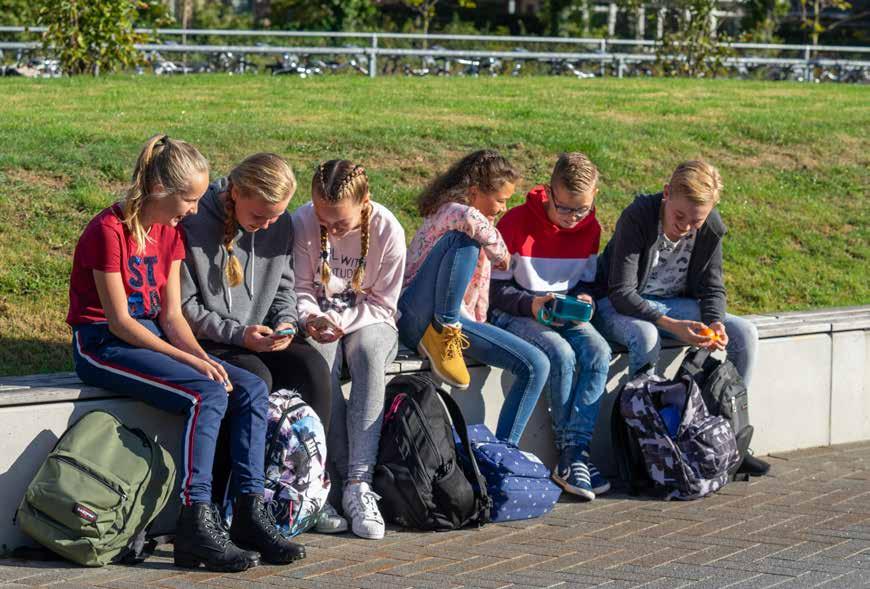 HANDIG OM TE WETEN Clusters en kleuren De school is ingedeeld in clusters. Vakken die met elkaar te maken hebben, zijn bij elkaar geplaatst. Samen vormen ze een cluster.