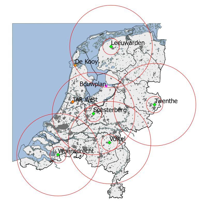 De 15 en 75 km cirkels rond de gevechtsleidingsradars en de stedelijke gebieden volgens het AHN-1 bestand zijn weergeven in Figuur 4. 9/20 Figuur 3.