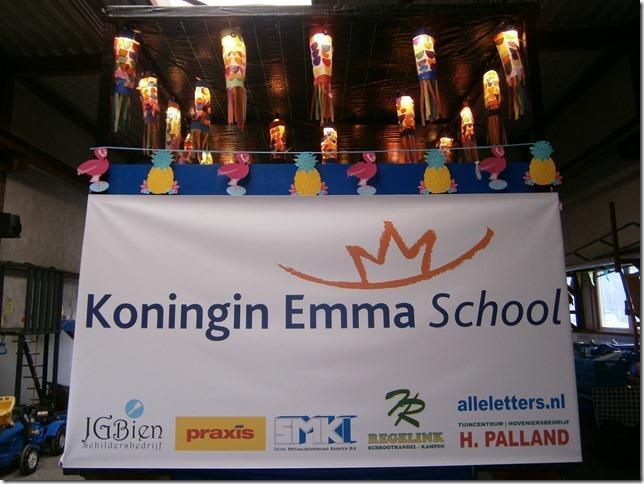 Algemeen Lampionnenwagen Het is gelukt! Er rijdt vanavond een mooie lampionnenwagen van de Emmaschool mee! Alle ouders die hebben geholpen nogmaals hartelijk dank!