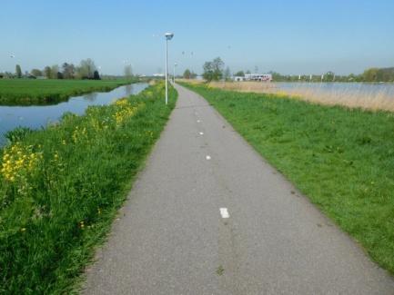 10.2. Zorg dat er vanaf pad (B) goed zicht is op de eilanden. Plaats banken die vrij zicht hebben op de eilanden.