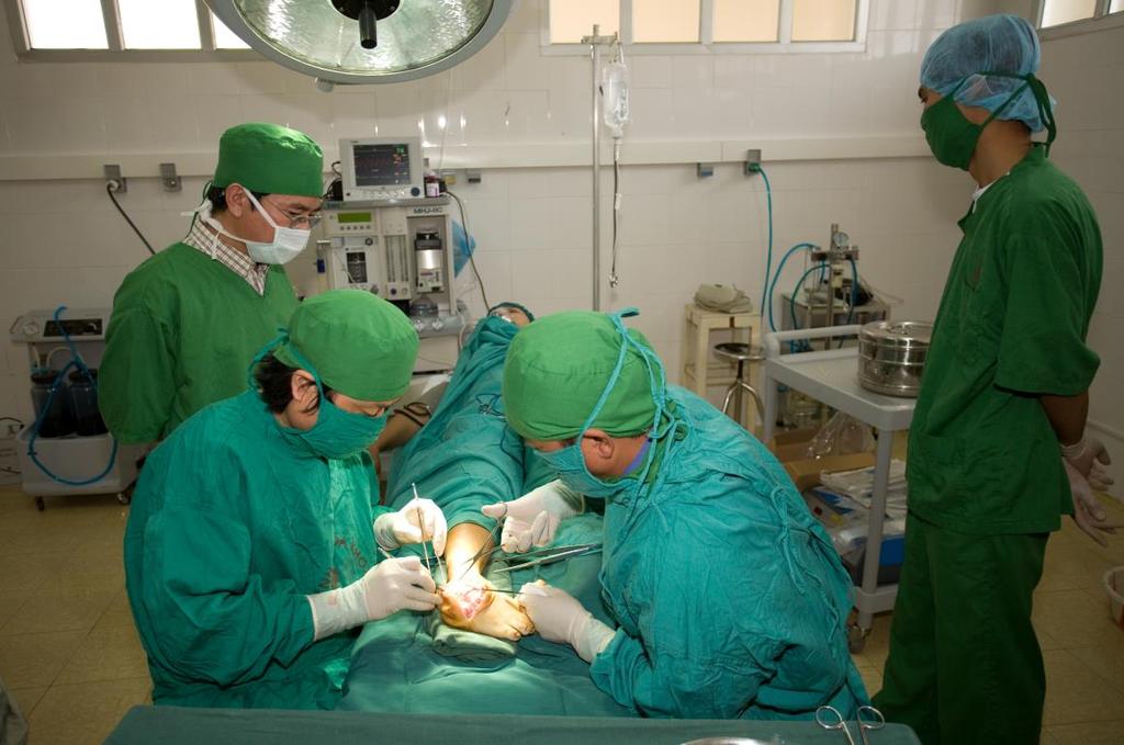 De werkplekken Het Orthopedisch Revalidatie Centrum ORC van Thay Nguyen In 1987 werd door de overheid in Ba Vi de eerste ORC opgericht. Tot 1995 volgden er nog een aantal.