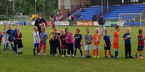 Ieder jaar worden op de voetbalvelden van Juliana aan de Langenboomseweg in Mill de vier tegen vier avonden georganiseerd en dit jaar zijn deze gepland op woensdag 30 mei en woensdag 6 juni.