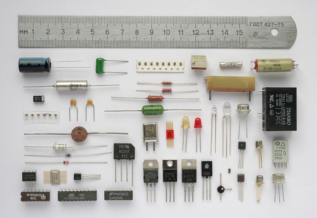 Nog iets over discrete componenten versus Integrated Circuits versus System on Chip Bron : wikipedia, CC BY-SA 3.0, https://nl.