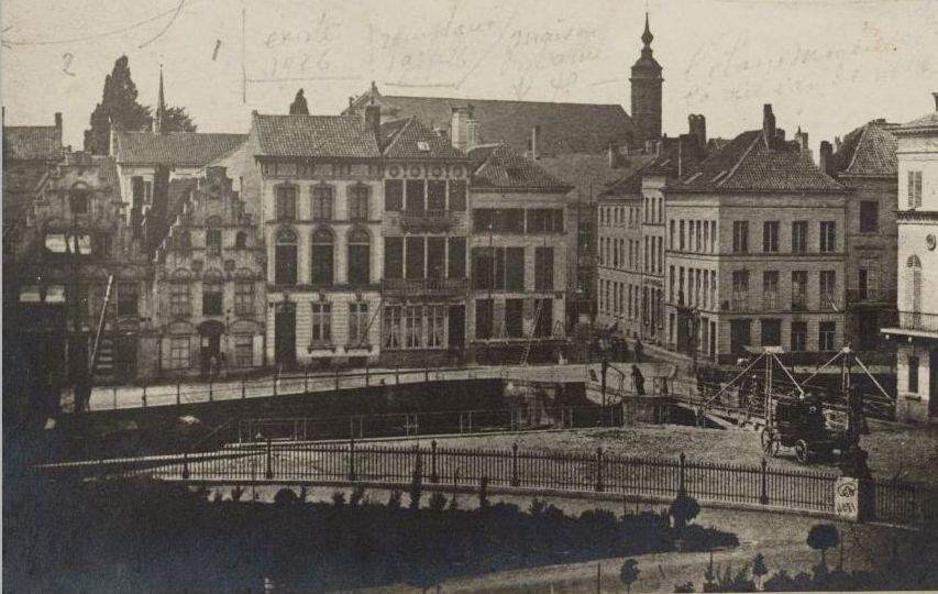 Het is het torentje van de kerk in de Posteernestraat.