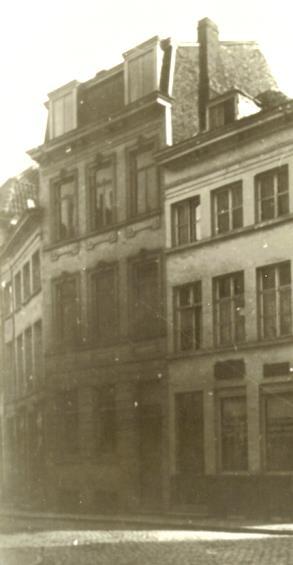 Na de verbreding van de straat rond 1905/1910