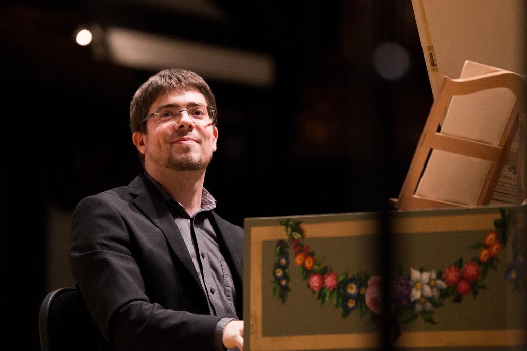 De muzikanten Dirigent-klavecinist Korneel Bernolet was Belgische Jonge muzikant van het jaar 2014 en wordt door de internationale pers omschreven als een ongelofelijk getalenteerde uitvoerder, met